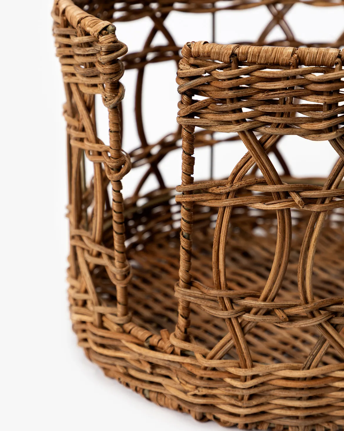 Hand-Woven Wicker Plate Basket