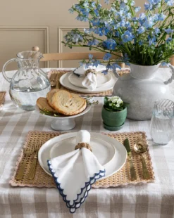 Scallop Border Napkins (Set of 4)