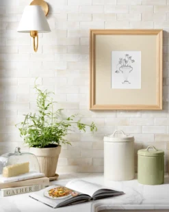 Wainwright Single Swoop Sconce
