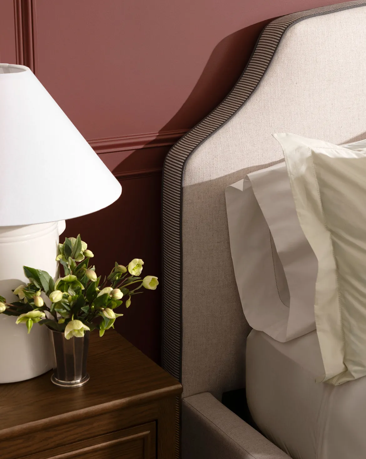 Willoughby Bed
